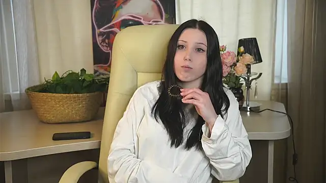 Snapshot of LorriCulpit chatting on 10-29-25, 10:39 LorriCulpit online show from 10-29-25, 10:39