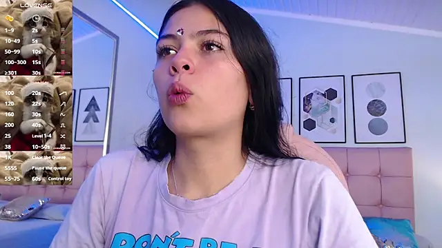 KikiVelvet online show from 11-13-25, 05:12