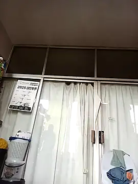 Snapshot of dzicky33 chatting on 10-29-25, 10:17 dzicky33 online show from 10-29-25, 10:17