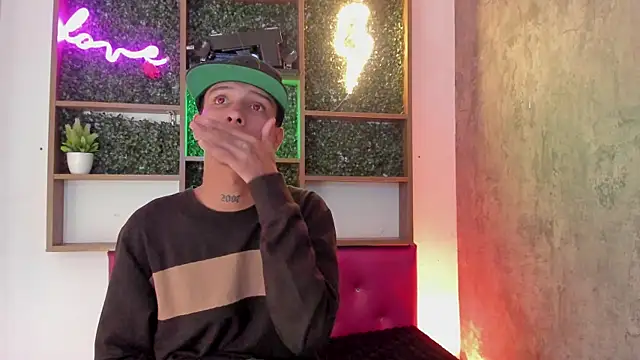 Max Steell online show from 10-28-25, 05:44