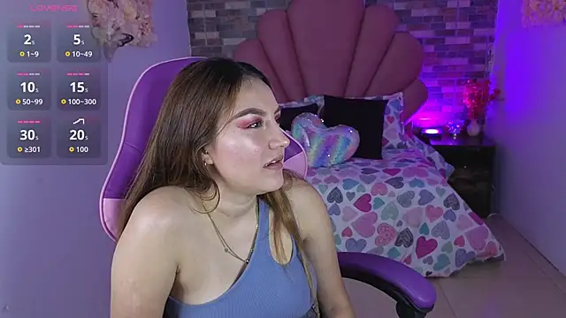 Snapshot of Adrimaretti chatting on 10-28-25, 07:38 Adrimaretti online show from 10-28-25, 07:38