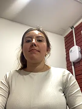 Snapshot of Adrimaretti chatting on 11-19-25, 07:47 Adrimaretti online show from 11-19-25, 07:47