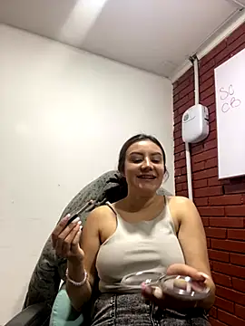 Snapshot of Adrimaretti chatting on 11-20-25, 07:35 Adrimaretti online show from 11-20-25, 07:35