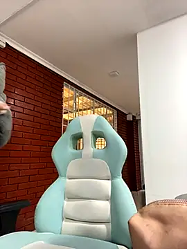 Snapshot of Adrimaretti chatting on 11-21-25, 08:40 Adrimaretti online show from 11-21-25, 08:40