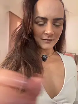 Snapshot of SiennaRosse chatting on 05-16-26, 06:07 SiennaRosse online show from 05-16-26, 06:07
