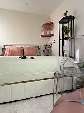 Snapshot of SiennaRosse chatting on 06-18-26, 04:11 SiennaRosse online show from 06-18-26, 04:11