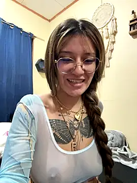 Snapshot of xsuusy chatting on 10-27-25, 11:52 xsuusy online show from 10-27-25, 11:52