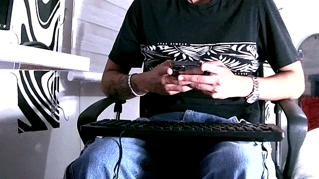 Snapshot of kai_storm420 chatting on 10-30-25, 06:15 kai storm420 online show from 10-30-25, 06:15