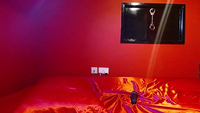 BettyDavisEyesUK online show from 05-30-26, 05:54