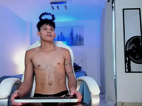 KamiSuarez online show from 11-21-25, 06:50