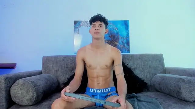 KamiSuarez online show from 11-25-25, 06:30