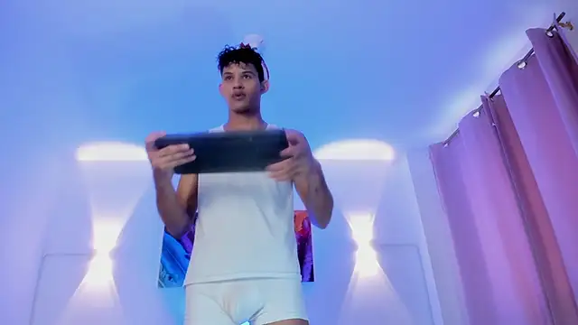 Snapshot of KamiSuarez chatting on 12-22-25, 06:38 KamiSuarez online show from 12-22-25, 06:38