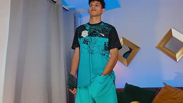 Snapshot of KamiSuarez chatting on 02-02-26, 06:39 KamiSuarez online show from 02-02-26, 06:39