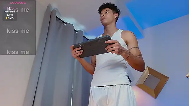 Snapshot of KamiSuarez chatting on 02-05-26, 06:23 KamiSuarez online show from 02-05-26, 06:23