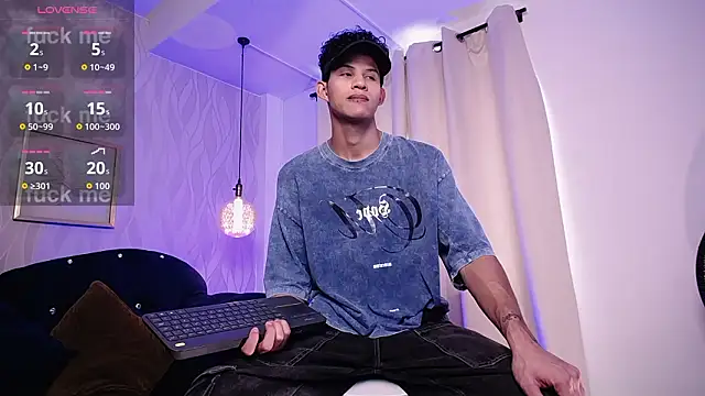 Snapshot of KamiSuarez chatting on 02-10-26, 06:34 KamiSuarez online show from 02-10-26, 06:34