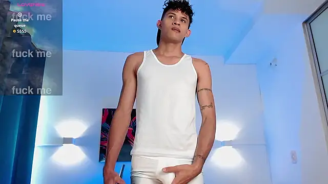 Snapshot of KamiSuarez chatting on 02-17-26, 06:36 KamiSuarez online show from 02-17-26, 06:36