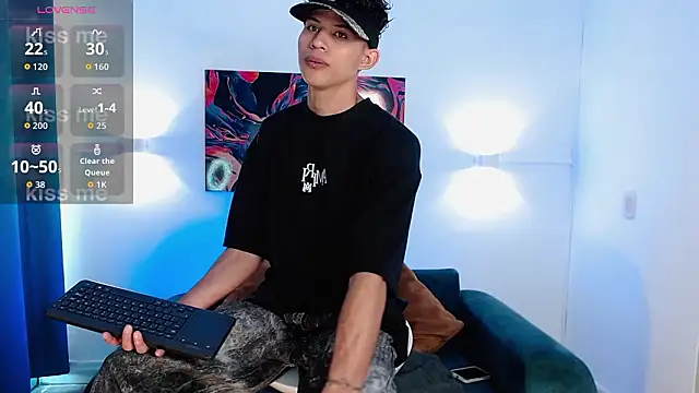 Snapshot of KamiSuarez chatting on 02-18-26, 06:26 KamiSuarez online show from 02-18-26, 06:26