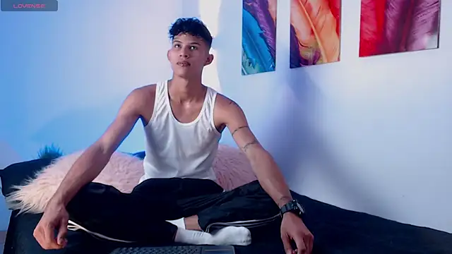 KamiSuarez online show from 04-11-26, 06:45