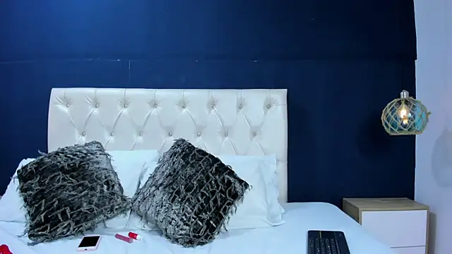 Kim Luna1 online show from 11-08-25, 03:07