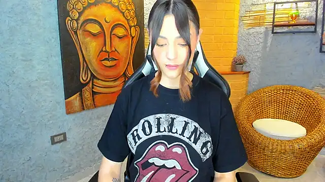 Snapshot of DakotaRussell_ chatting on 10-28-25, 11:03 DakotaRussell  online show from 10-28-25, 11:03