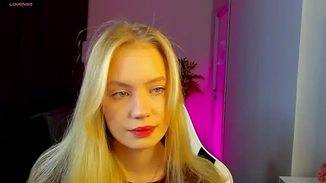 Snapshot of Melanie_Ryer chatting on 11-06-25, 01:17 Melanie Ryer online show from 11-06-25, 01:17