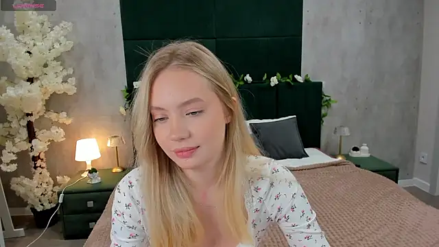 Snapshot of Melanie_Ryer chatting on 11-14-25, 11:35 Melanie Ryer online show from 11-14-25, 11:35