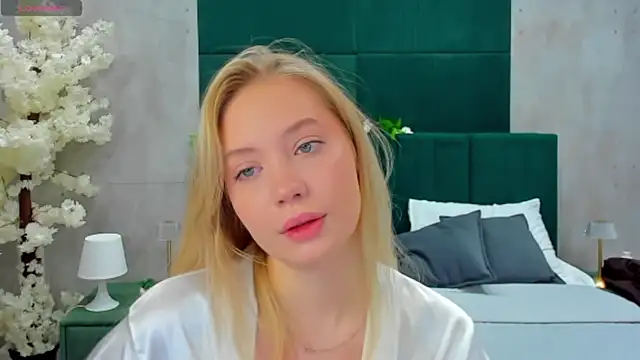 Snapshot of Melanie_Ryer chatting on 11-18-25, 01:11 Melanie Ryer online show from 11-18-25, 01:11