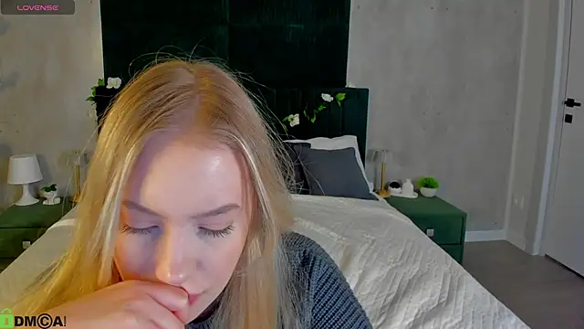 Snapshot of Melanie_Ryer chatting on 12-04-25, 01:04 Melanie Ryer online show from 12-04-25, 01:04