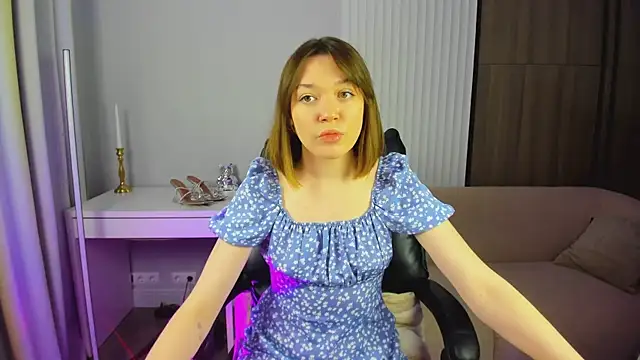 Snapshot of R_I_N_A chatting on 12-15-25, 12:59 R I N A online show from 12-15-25, 12:59