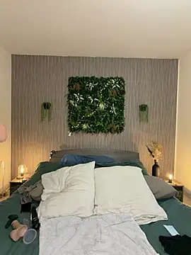 MysteryGirl   online show from 02-26-26, 08:13