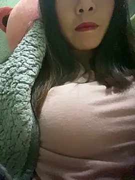 Snapshot of Elysia-007 chatting on 12-19-25, 02:13 Elysia-007 online show from 12-19-25, 02:13