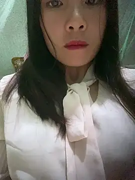 Snapshot of Elysia-007 chatting on 01-18-26, 01:20 Elysia-007 online show from 01-18-26, 01:20