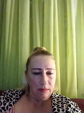 Snapshot of Esenia505 chatting on 11-16-25, 03:17 Esenia505 online show from 11-16-25, 03:17