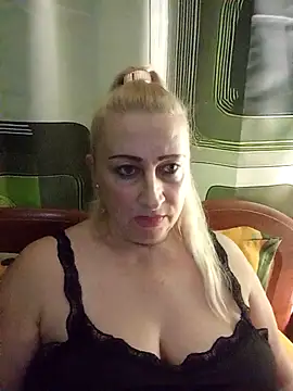 Snapshot of Esenia505 chatting on 12-04-25, 01:53 Esenia505 online show from 12-04-25, 01:53