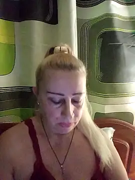 Snapshot of Esenia505 chatting on 12-15-25, 02:05 Esenia505 online show from 12-15-25, 02:05