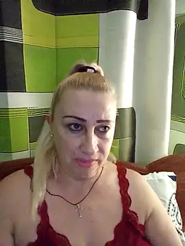 Snapshot of Esenia505 chatting on 12-15-25, 03:05 Esenia505 online show from 12-15-25, 03:05