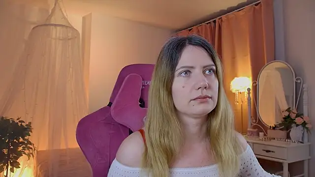 Snapshot of AleksaLaurent chatting on 11-11-25, 06:02 AleksaLaurent online show from 11-11-25, 06:02