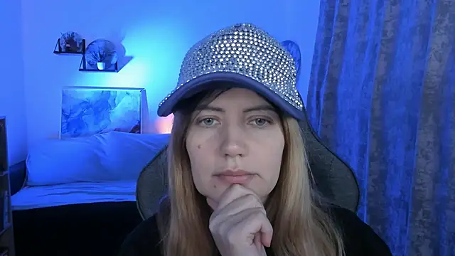 Snapshot of AleksaLaurent chatting on 12-14-25, 08:30 AleksaLaurent online show from 12-14-25, 08:30