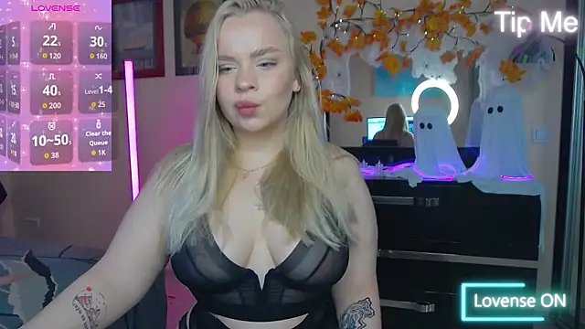 LisaCandy1 online show from 10-31-25, 08:04