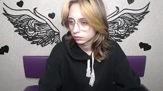 TracyLll online show from 11-16-25, 12:11