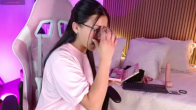 Skay bluee online show from 10-31-25, 01:23