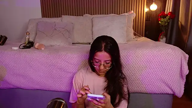 Skay bluee online show from 11-14-25, 01:21