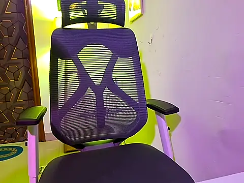 GoddessNeehya online show from 10-28-25, 07:16