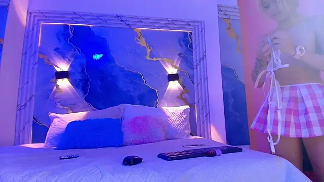 Snapshot of Girls_from_medellin chatting on 11-05-25, 03:06 Girls from medellin online show from 11-05-25, 03:06