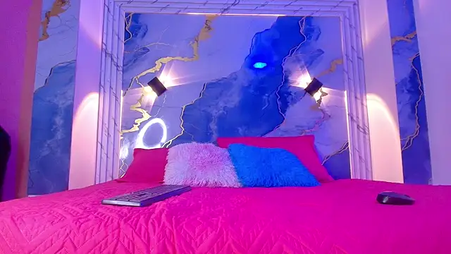 Snapshot of Girls_from_medellin chatting on 11-14-25, 03:16 Girls from medellin online show from 11-14-25, 03:16