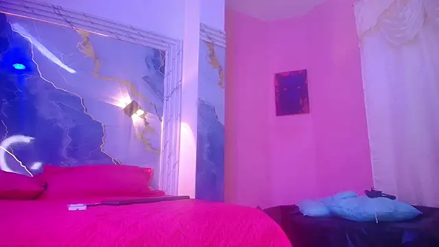 Snapshot of Girls_from_medellin chatting on 11-20-25, 03:07 Girls from medellin online show from 11-20-25, 03:07