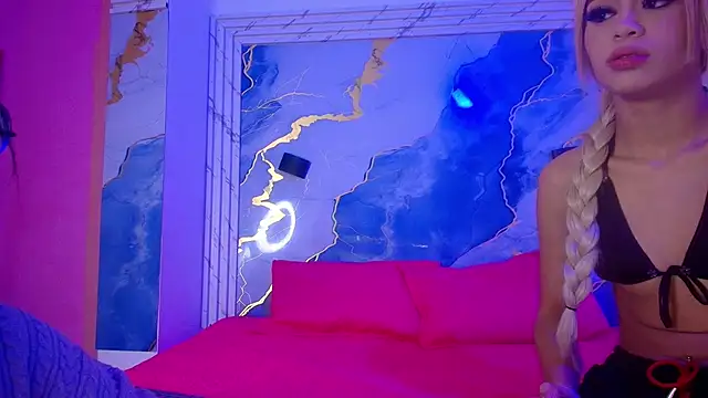 Snapshot of Girls_from_medellin chatting on 11-25-25, 03:06 Girls from medellin online show from 11-25-25, 03:06