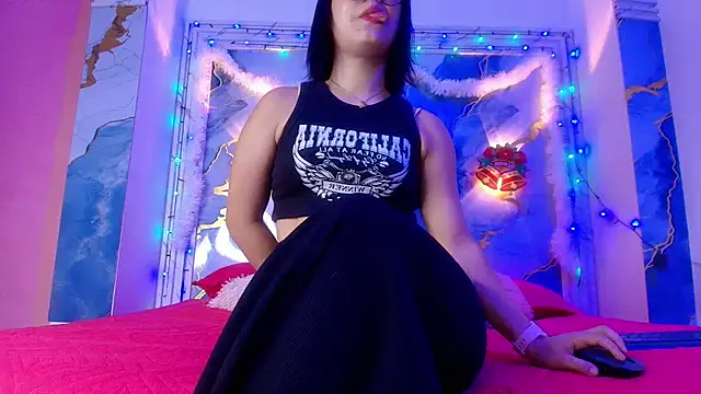 Snapshot of Girls_from_medellin chatting on 12-05-25, 03:04 Girls from medellin online show from 12-05-25, 03:04