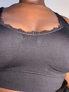 Snapshot of RozaDenise chatting on 11-26-25, 04:46 RozaDenise online show from 11-26-25, 04:46