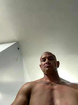 Snapshot of HighonTee chatting on 10-28-25, 07:05 HighonTee online show from 10-28-25, 07:05